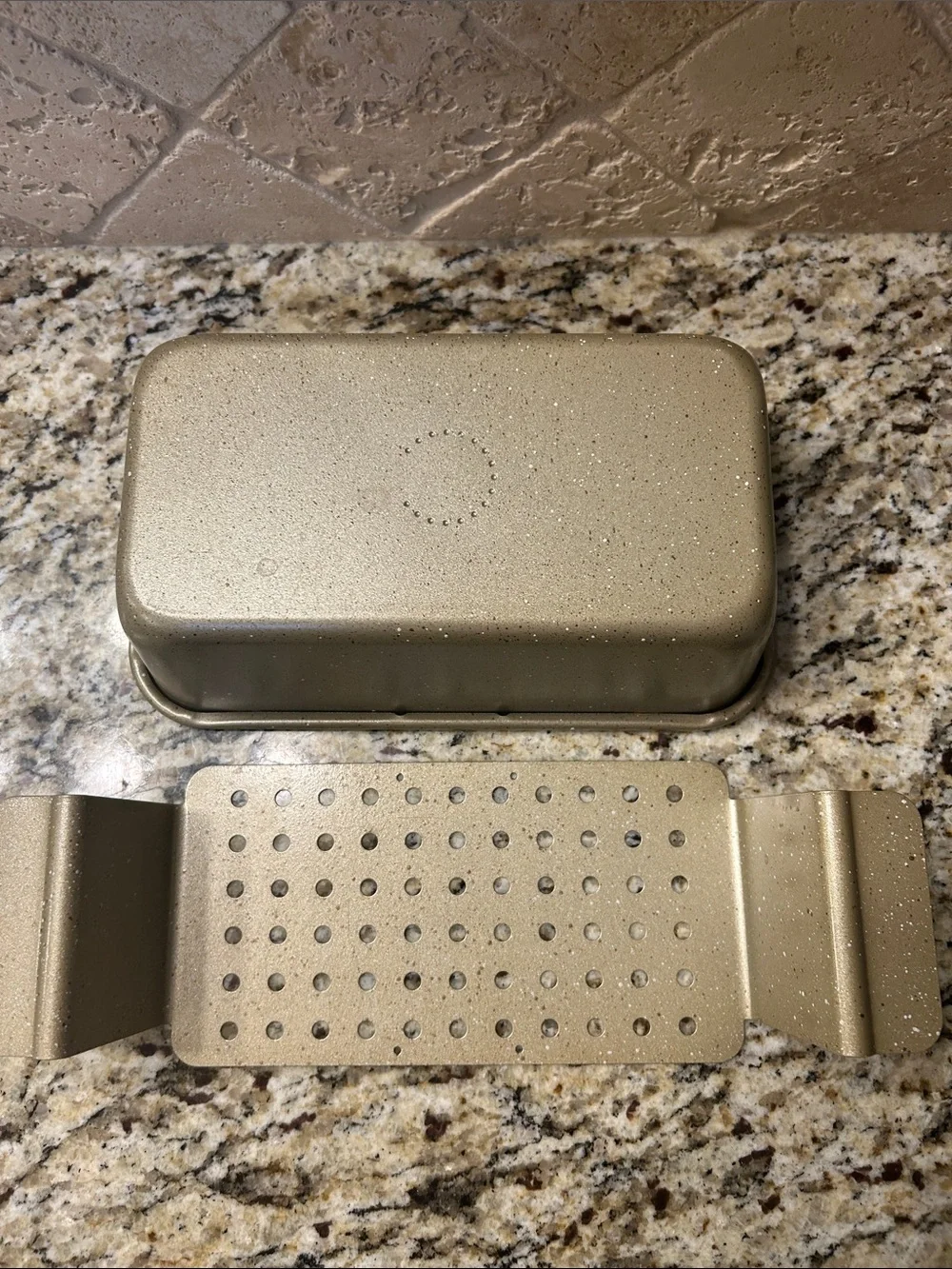 Gold Nonstick Roasting Pan with Steam-Drain Rack( Meatloaf Pan)
